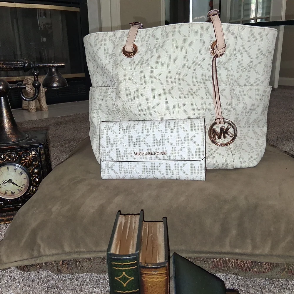 Michael Kors Cream and Tan Tote Bag - Picture 1 of 10